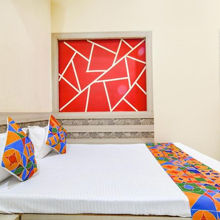 Fabexpress Blue Star Hotell Ujjain Exteriör bild