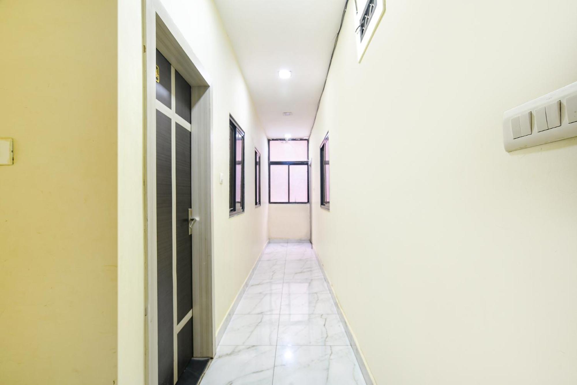 Fabexpress Blue Star Hotell Ujjain Exteriör bild