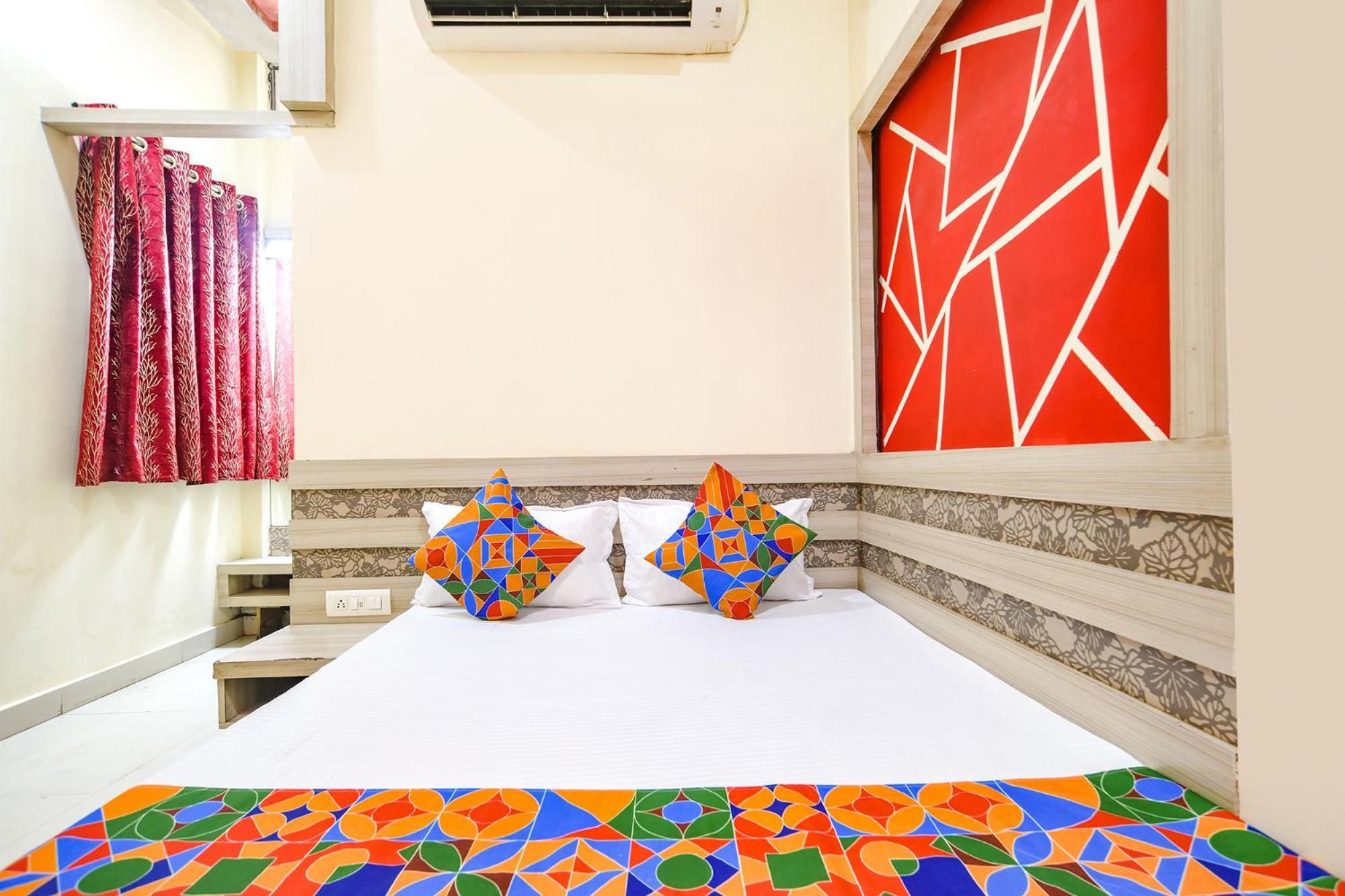 Fabexpress Blue Star Hotell Ujjain Exteriör bild