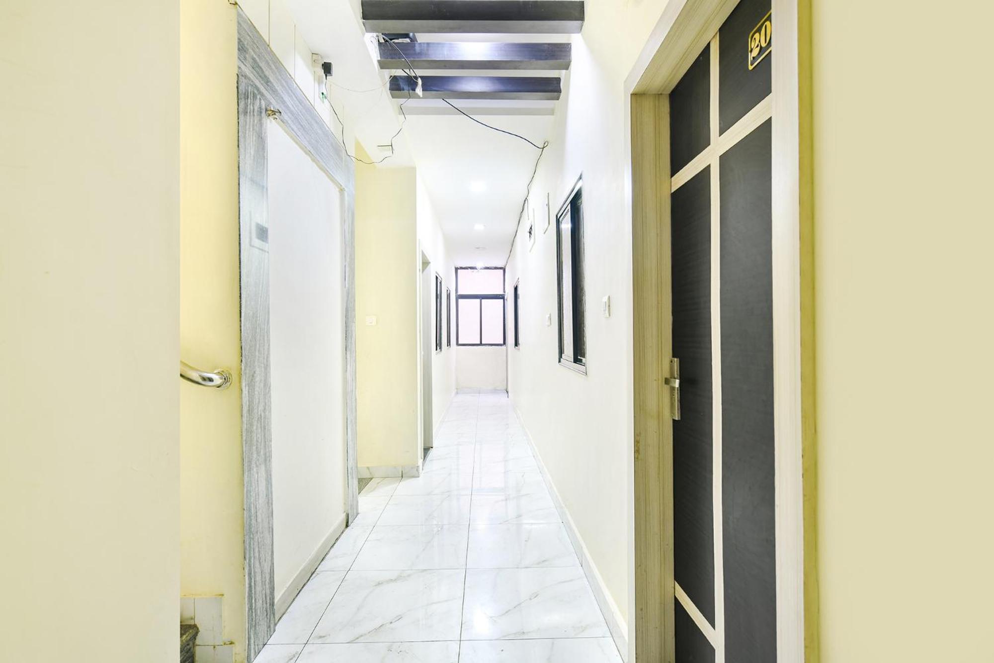 Fabexpress Blue Star Hotell Ujjain Exteriör bild
