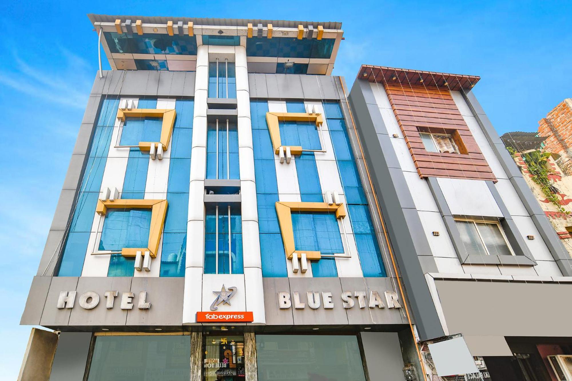 Fabexpress Blue Star Hotell Ujjain Exteriör bild