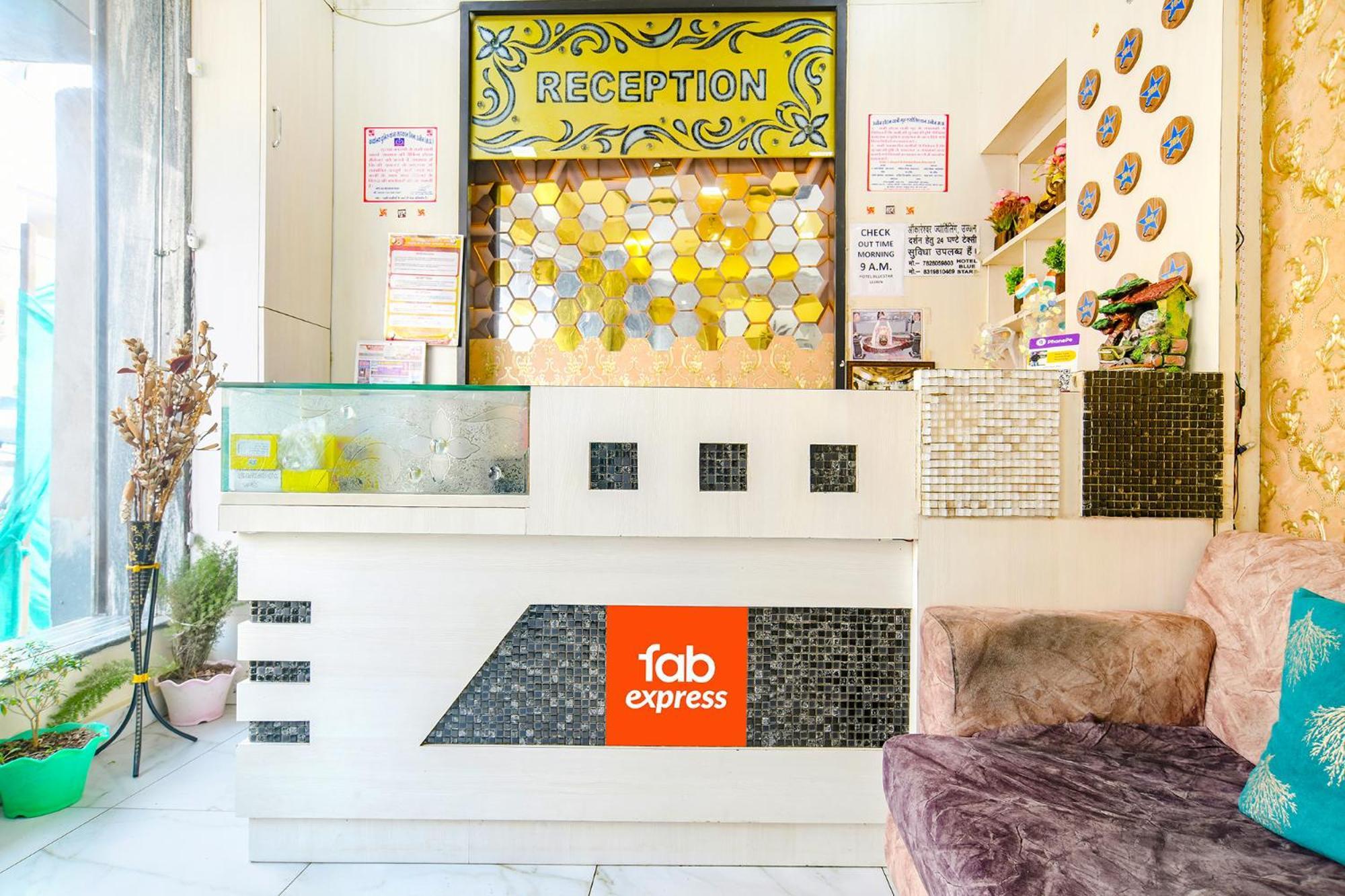 Fabexpress Blue Star Hotell Ujjain Exteriör bild
